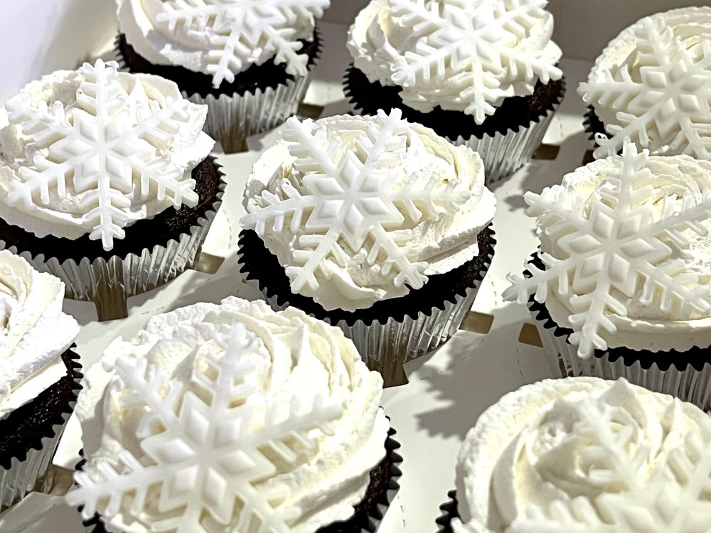 Nouvelle Macarons and Specialty Cakes Logo